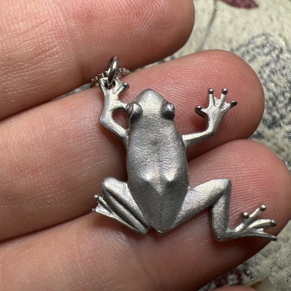 Set of 3, From PEI Pewter frog earrings, pendant and italian 925, 18” chain. - Picture 9 of 10
